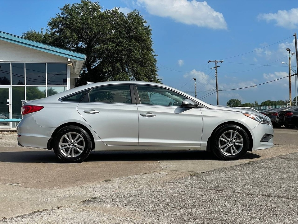 
								2015 Hyundai Sonata Eco Sedan 4D full									