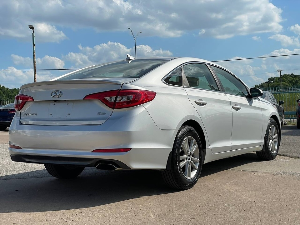 
								2015 Hyundai Sonata Eco Sedan 4D full									