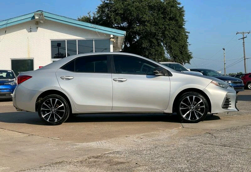 
								2018 Toyota Corolla SE Sedan 4D full									