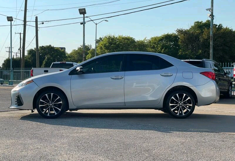 
								2018 Toyota Corolla SE Sedan 4D full									