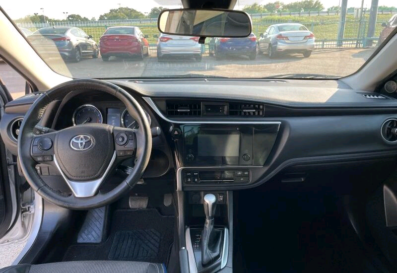 
								2018 Toyota Corolla SE Sedan 4D full									