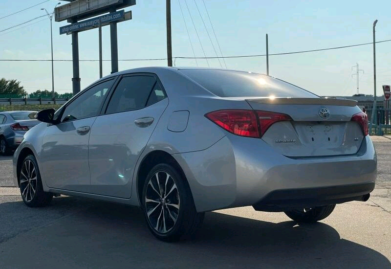 
								2018 Toyota Corolla SE Sedan 4D full									