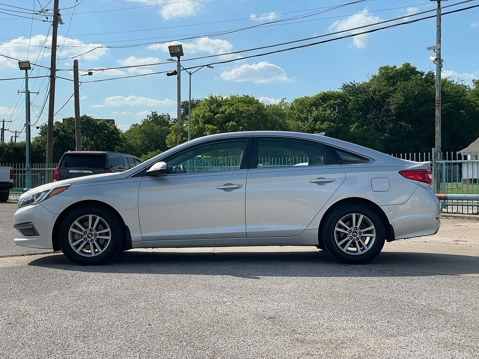
								2015 Hyundai Sonata Eco Sedan 4D full									